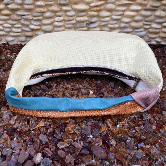 Ebarrito Light Yellow/Cream/White/Multicolor Hobo Leather Bag Made in Italy EUC! - Picture 4 of 8